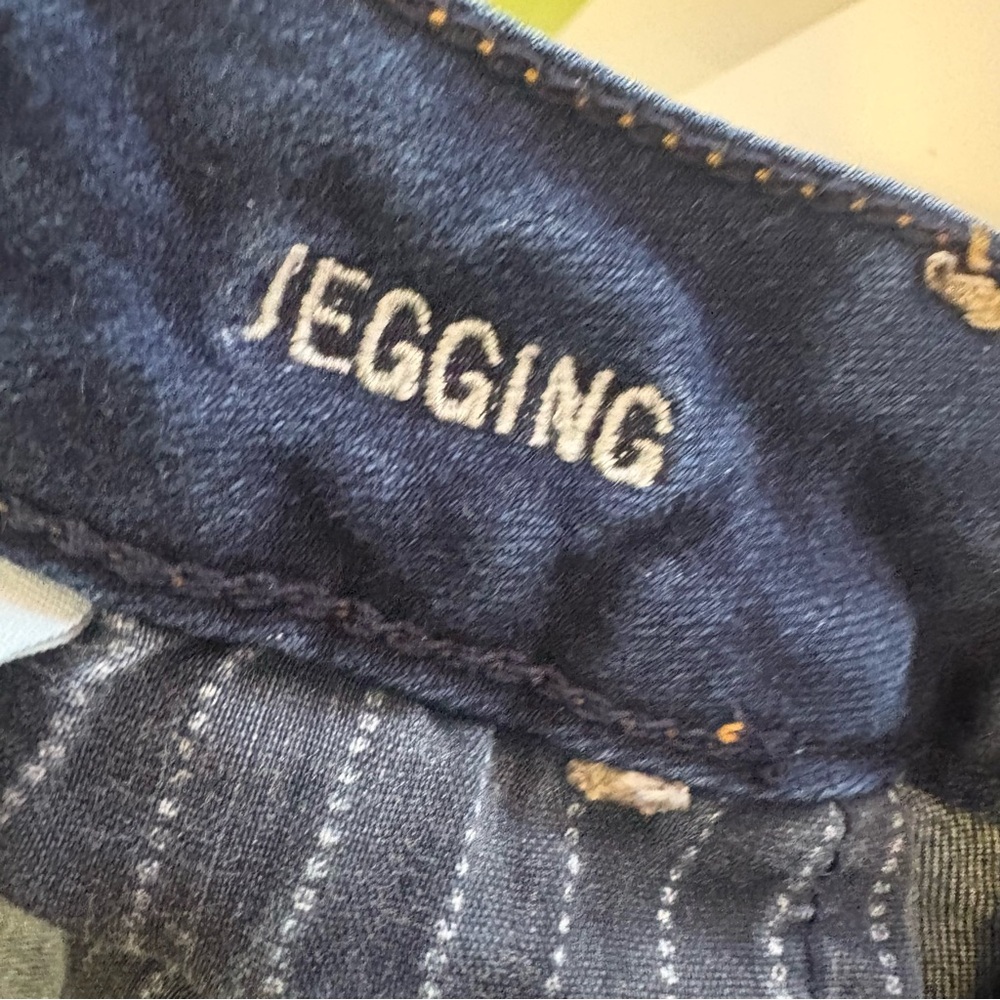đź’™American Eagle Blue Jeggings with Distressed Details - Picture 6 of 7